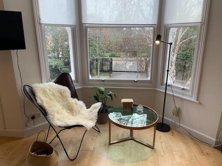 Lovely Spacious 1-Bedroom Flat In Tufnell Park Close To Central Londra Dış mekan fotoğraf